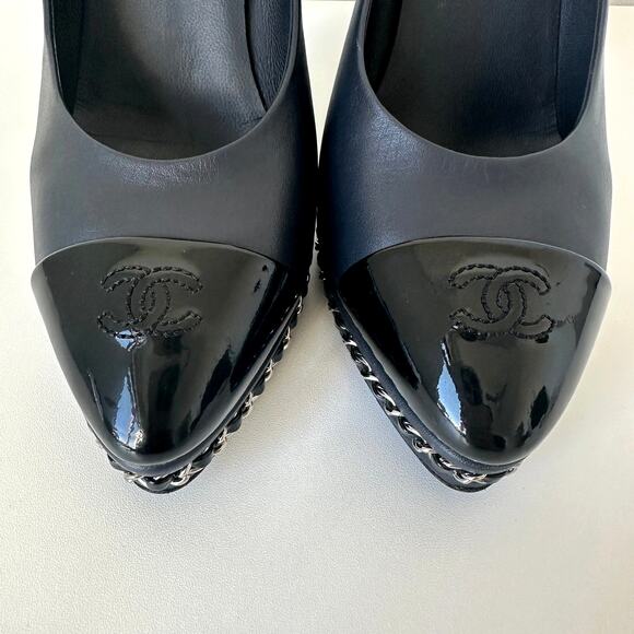 CHANEL 2015 CC Logo Cap Toe Chain Link Platform Pumps IT 39 Navy Blue - Picture 5 of 14